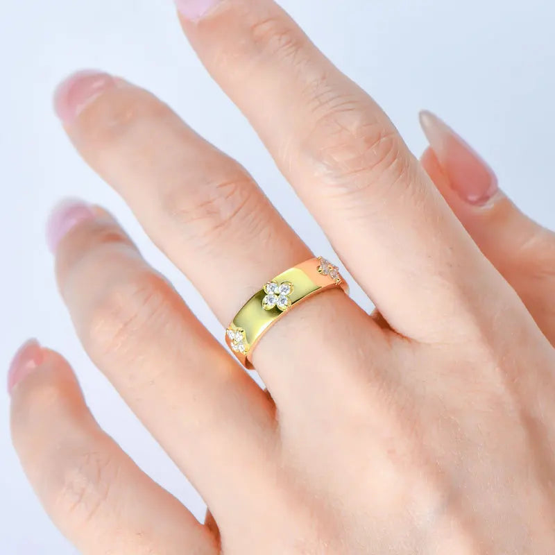 Lucky Clover Moissanite Ring – 925 Sterling Silver
